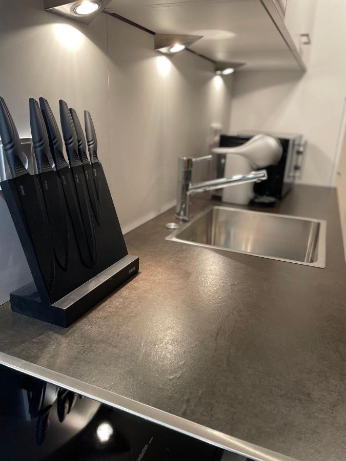Apartment Im Gehobenen Stadtviertel - Perfekt Fuer Selbstversorger อาเลิน ภายนอก รูปภาพ